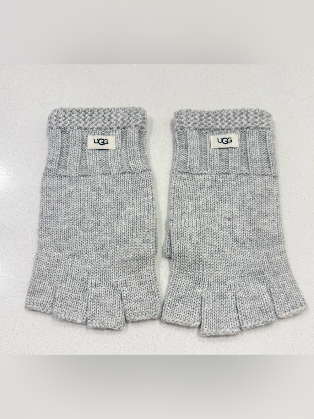 UGG Fingerless Knit Gloves in Gray